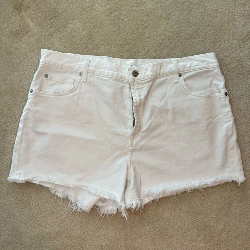 Women’s 7 for all mankind White Denim Shorts Sz 33